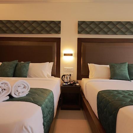 Aralvaimozhi Hotel Aavudai Grand מראה חיצוני תמונה