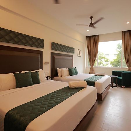 Aralvaimozhi Hotel Aavudai Grand מראה חיצוני תמונה