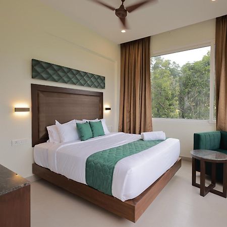 Aralvaimozhi Hotel Aavudai Grand מראה חיצוני תמונה