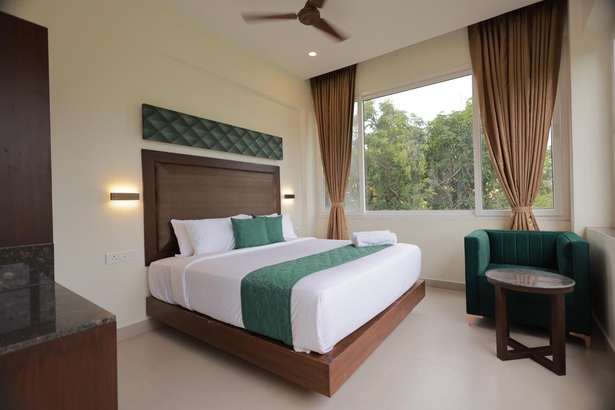 Aralvaimozhi Hotel Aavudai Grand מראה חיצוני תמונה