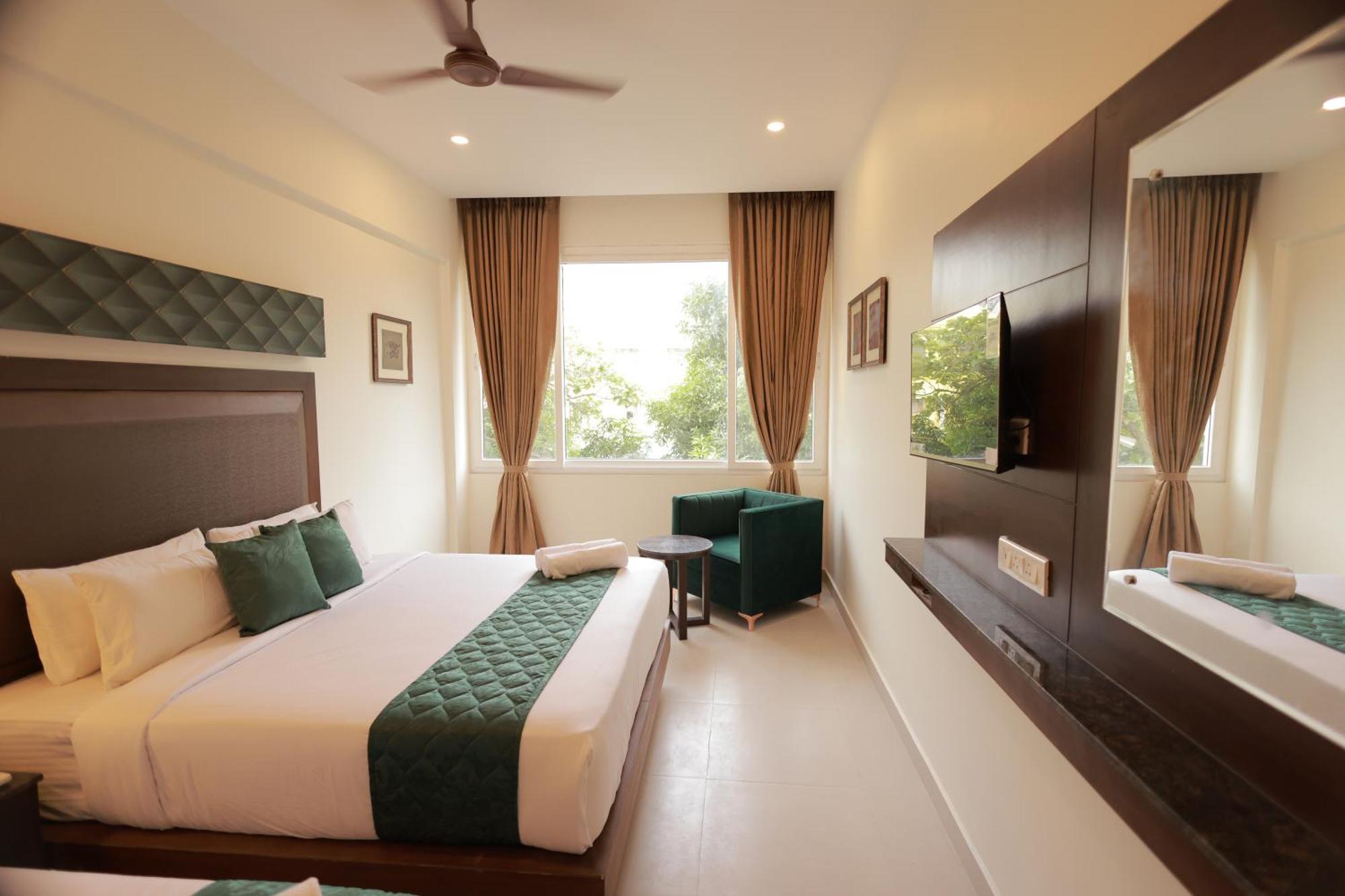 Aralvaimozhi Hotel Aavudai Grand מראה חיצוני תמונה