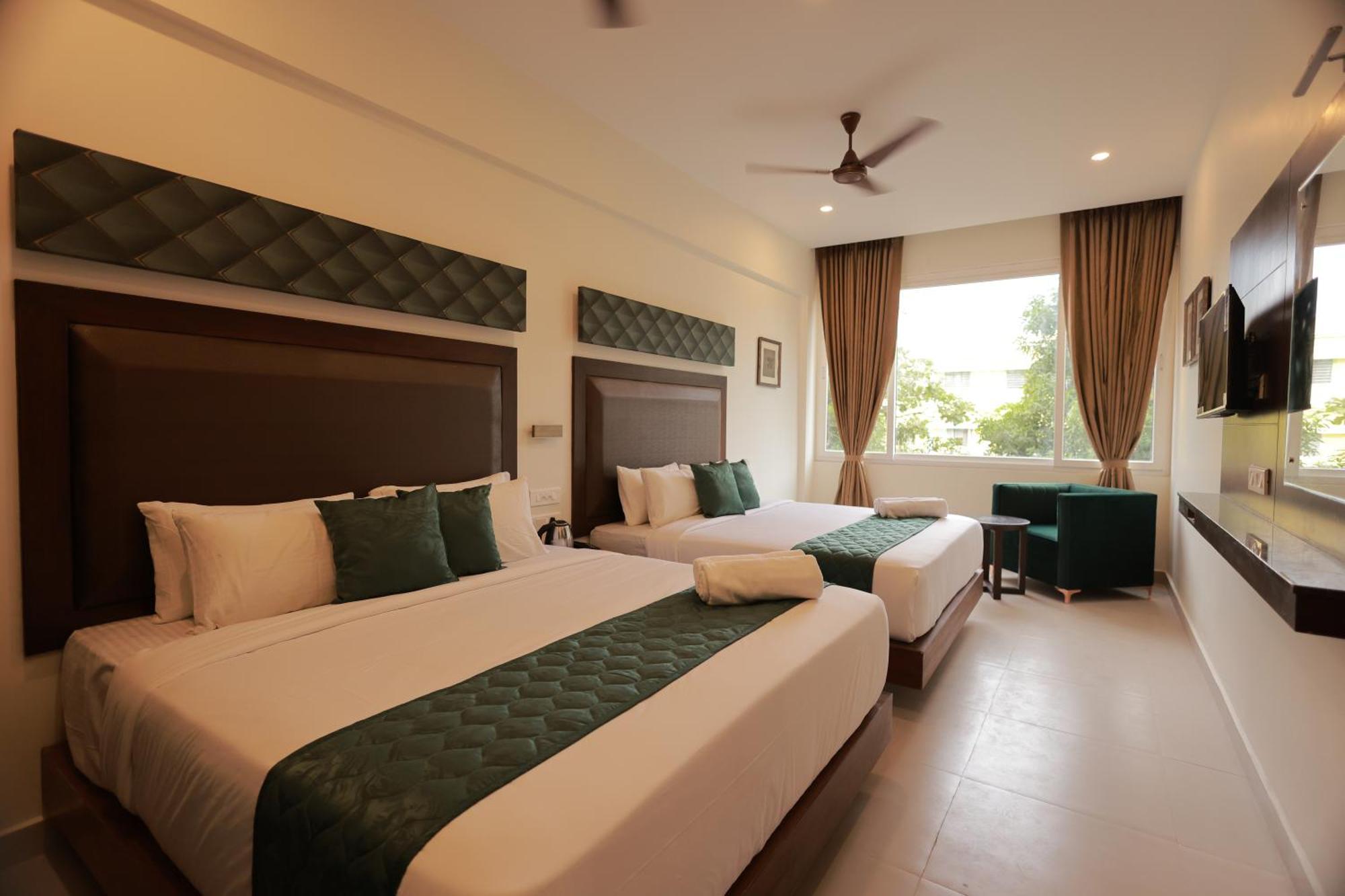 Aralvaimozhi Hotel Aavudai Grand מראה חיצוני תמונה