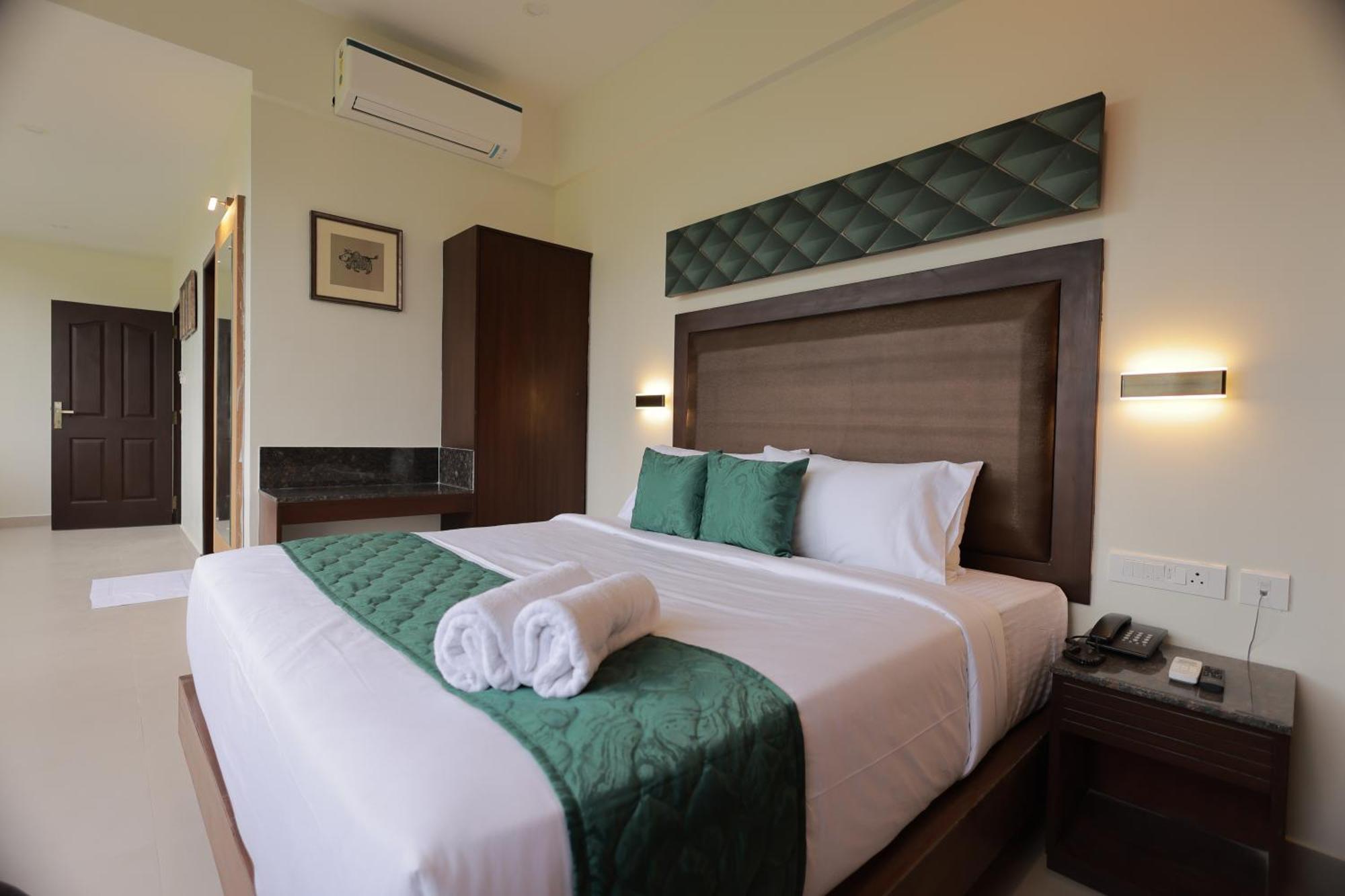 Aralvaimozhi Hotel Aavudai Grand מראה חיצוני תמונה