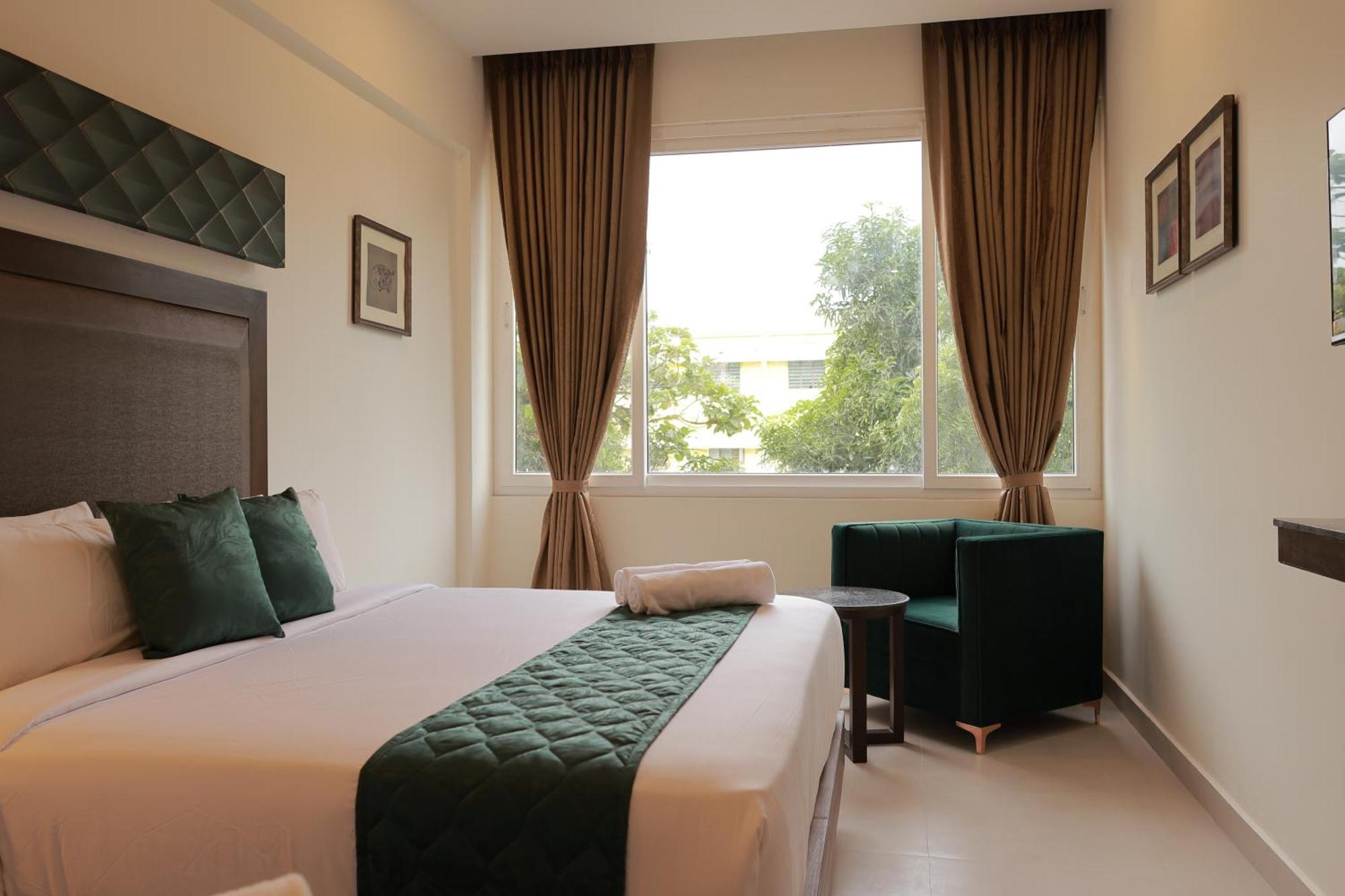 Aralvaimozhi Hotel Aavudai Grand מראה חיצוני תמונה